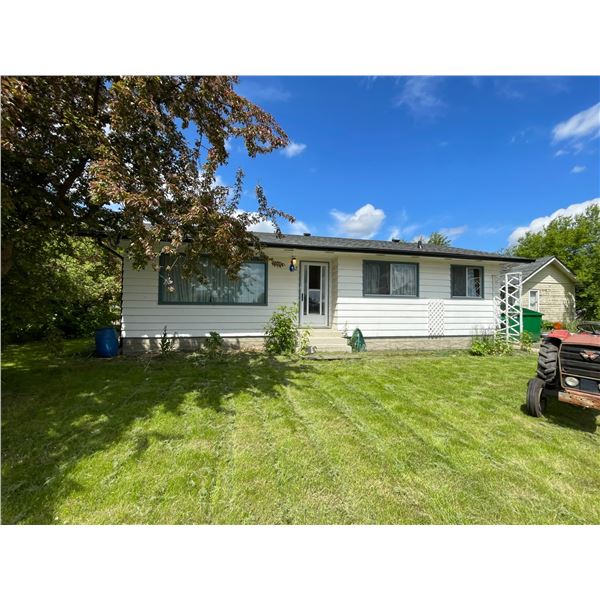 Smokey Lake Large Corner Lot Bungalow With Basement Lots 19 & 20 BLK 5 Plan 803 CL