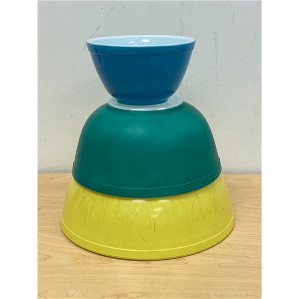 3 Vintage Pyrex Primary Colors Nesting Mixing Bowls - Largest 4 Qt. see all photos