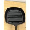 Image 3 : Lodge Square Cast Iron Frying Pan - Approx: 10.5"