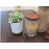 Image 2 : Multiple Kitchen Accessories: Pepper Grinder, Plants in Pots, Storage Cylinders, etc