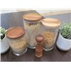 Image 3 : Multiple Kitchen Accessories: Pepper Grinder, Plants in Pots, Storage Cylinders, etc