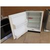 Image 2 : Sub-Zero UC-24R-LH 24" Undercounter Refrigerator  w/ Front Wood Design