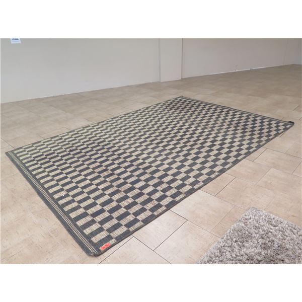 Large Geometric Patterned Area Rug 9' x 13.9'