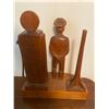 Image 2 : Caron Quebec Wood Carving Sky Chief Gas Attendant & Pump 13T