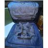 Image 2 : 5th Avenue Suitcase Collection - NEW 4 Pieces Plus Antique One