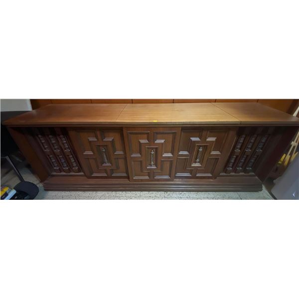 Morse Walnut Cabinet Solid State Stereo System 8 Track & Record Player 80L 20D x 29T