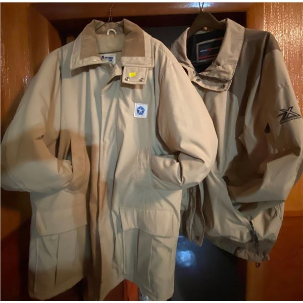 Mens Winter Parkas Size Large One Needs Zipper Repair