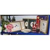 Image 1 : Lot of fake flowers, Santa figure, hourglass and candle, 3 bird prints, 2 flower prints, and 2 decor