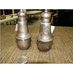 Sterling silver salt and pepper shakers (172)