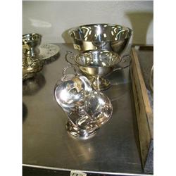 Lot of 4 silver plated dishes: large bowl, small bowl, scoop dish with small scoop (172)