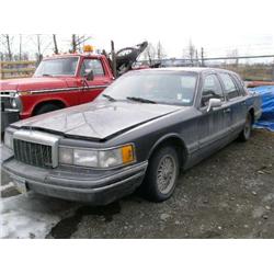 1992 Lincoln Town Car, full leather interior, power everything, odometer: 112,664, has fuel injected