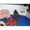 Image 3 : Entire shelf: bells, old neckties, photographs (2)
