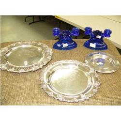 Lot of 5: silver colored plates and blue candle holders (171)