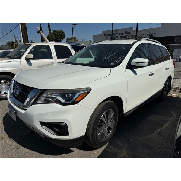 2017 Nissan Pathfinder S - CLEAN/