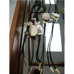 Lot of 5 bolo ties of bone and ivory (33)