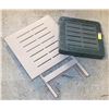 Image 1 : 2 PLASTIC OUTDOOR SIDE TABLES