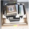 Image 1 : 3 PIECES WALL ART; 4 PICTURE FRAMES