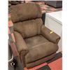 Image 1 : STURDY WAFFLE FABRIC HIGHBACK RECLINER -
