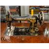 Image 2 : ANTIQUE SINGER CABINET SEWING MACHINE