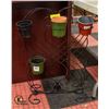 Image 1 : PLANT STAND WITH DECORATIVE DESIGN FOR 5 POTS