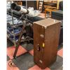 Image 1 : TASCO 80 X 200 TELESCOPE WITH ORIGINAL WOODEN CASE