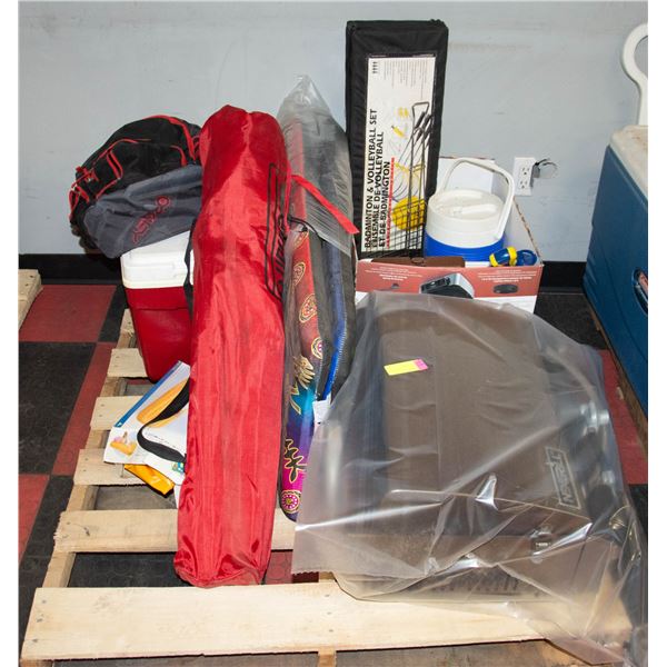 PALLET OF BEACH ITEMS