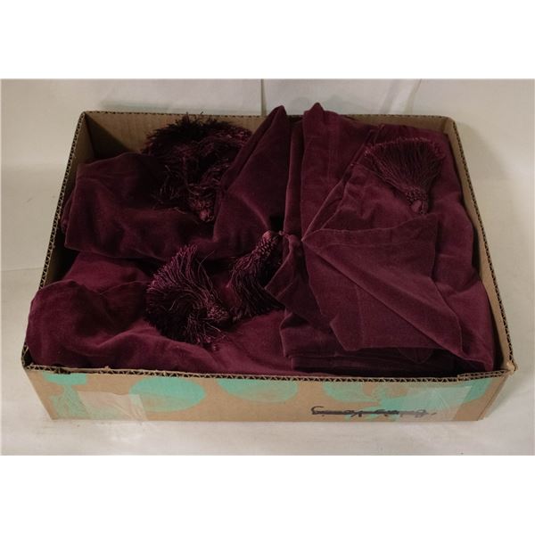 BOX WITH 7 WINE COLOURED VALANCES WITH