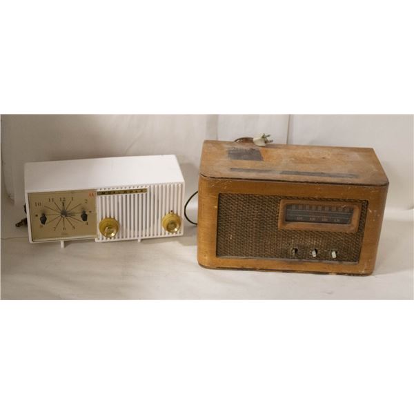 2 VINTAGE RADIO'S