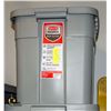 Image 1 : NEW RUBBERMAID 68 LITRE ROUGHNECK TOTE WITH LID