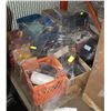 Image 1 : PALLET OF GARAGE AND SHOP ITEMS