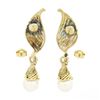 Image 5 : 14K Yellow Gold Grooved Textured Wing Feather White Pearl Drop Dangle Earrings