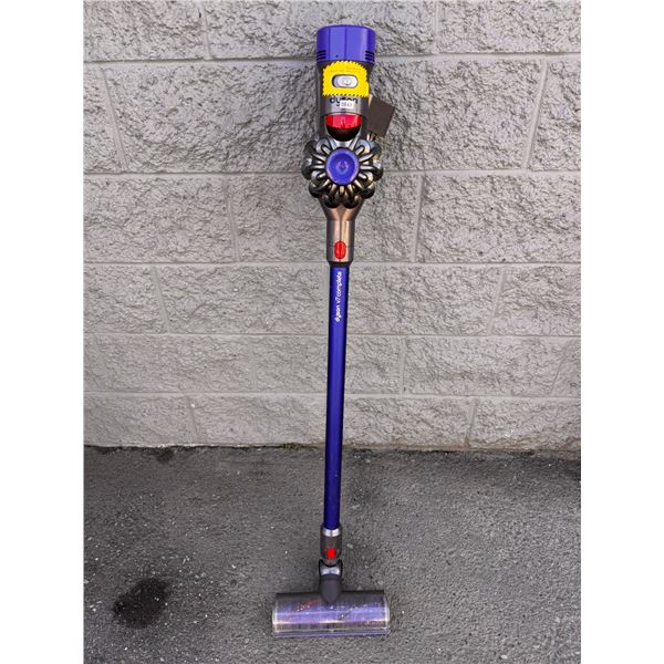 Lot of 1 Dyson Stick Vacuum - Used