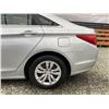 Image 25 : E3 --  2012 HYUNDAI SONATA GL SILVER 126261 KMS