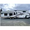 Image 2 : 0F --  2009 QUANTAM BY FLEETWOOD 5TH WHEEL 38FT WHITE/BURGUNDY
