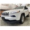 Image 2 : C6D --  2018 JEEP CHEROKEE SPORT FWD WHITE 192598 KMS  "BANK REPO"
