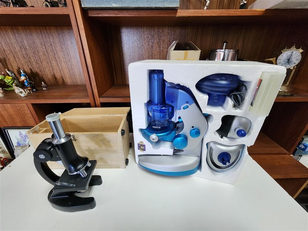 Magniscope 433-- VINTAGE COMPUND MICROSCOPE, GEO SAFARI DELUXE MAGNISCOPE