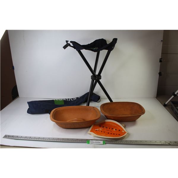 Leviton - Quick Seat Stool - (2) Clay Baking Dishes
