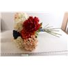 Image 1 : Bouquet of Faux Flowers