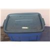 Image 2 : *(3) Rubbermaid Totes w/5 Lids