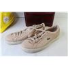 Image 4 : Tan Running Shoes (size 9 1/2") - Plastic Lock & Lock Container - Hard Hat - Brush Head