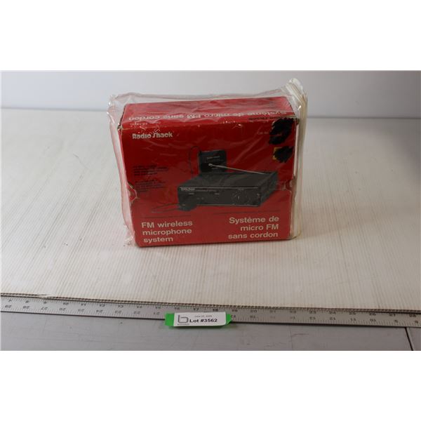 Radio Shack FM Wireless Microphone System - Untested