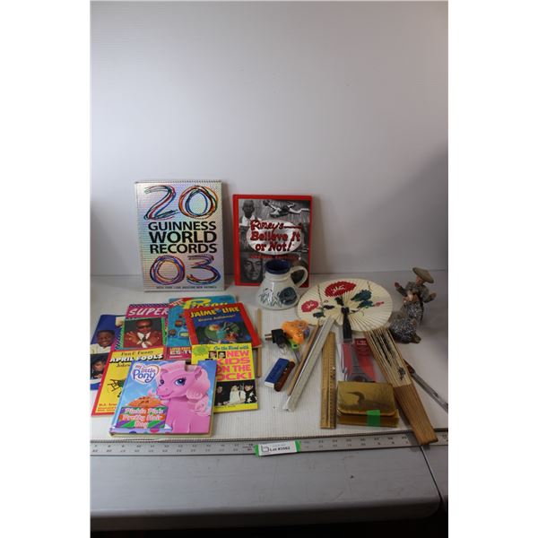 (2) Folding Fans, 2003 World Record Book, Ripley's Believe It or Not, Misc.