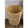 Image 2 : *Laundry Basket & Linoleum
