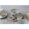 Image 4 : (5) Tea Cup & Saucer Sets - Royal Albert, Alfred Meakin