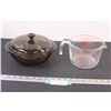 Image 1 : PYREX Lot: 4 Cup Measuring Cup (Has Small Chip on Pour Spout) & 1.5L Glass Cooking Dish w/Lid