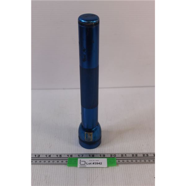 Blue Mag-Lite Flashlight (Works)