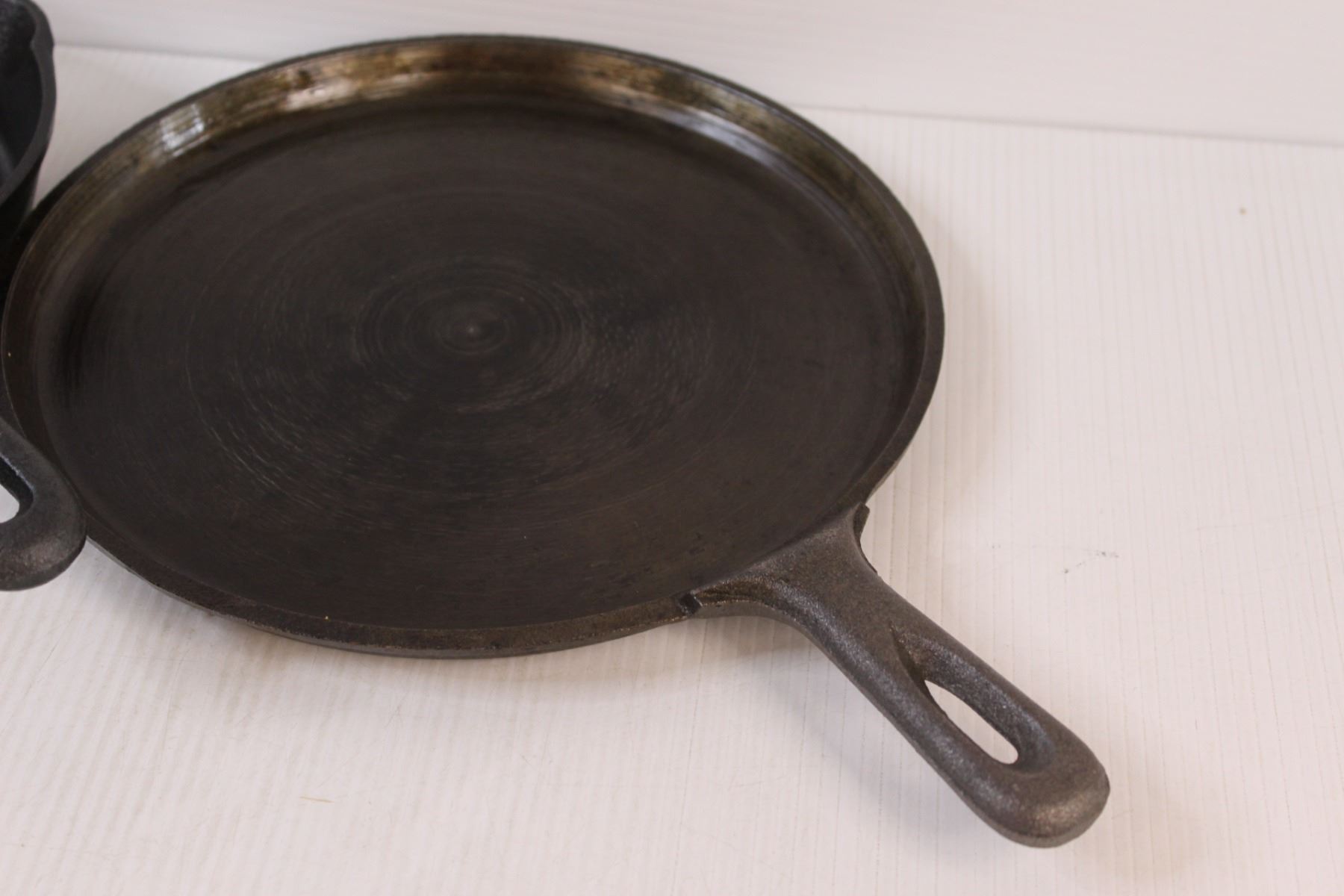 (3) Cast Iron Frying Pans Freshly Oiled Bodnarus Auctioneering