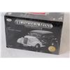 Image 2 : Lincoln Mint 1937 Chevrolet Custom 1:24 Scale Model w/Glue