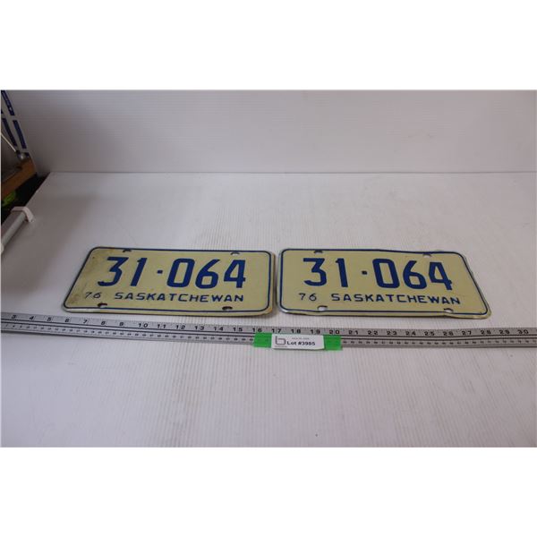 Pair of Vintage Saskatchewan License Plates - 1976