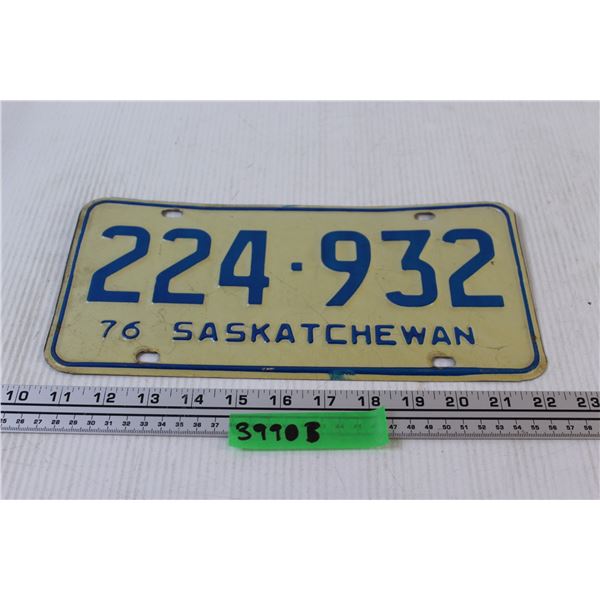 Vintage Saskatchewan License Plate - 1976